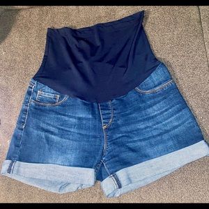 Maternity shorts